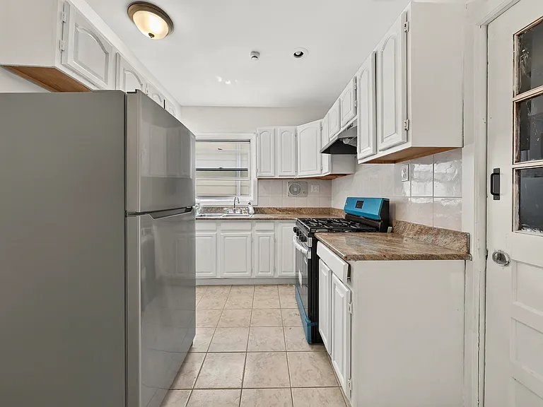 73 Van Reypen St #2 — Photo 10