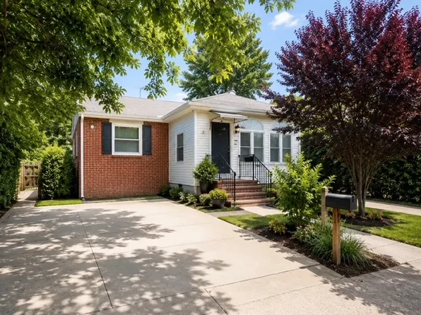 929 19th St S, Arlington, VA 22202