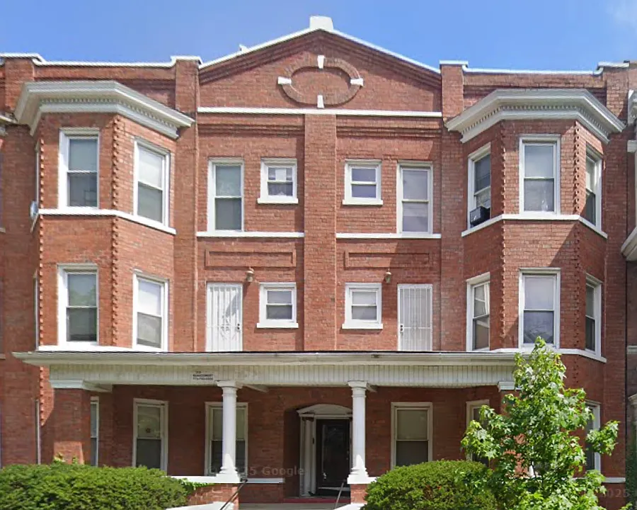 702 E 50th Pl #302