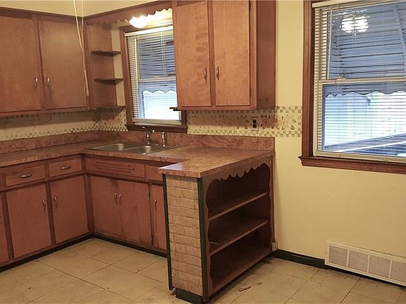 4th image of 17506 E Park Dr