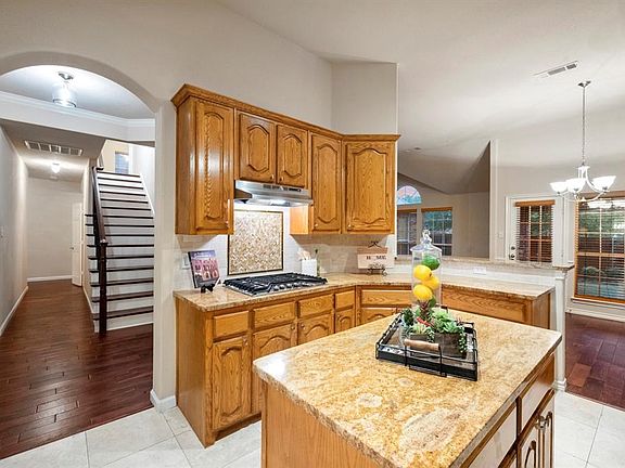5th image of 2607 Greenbriar Dr
