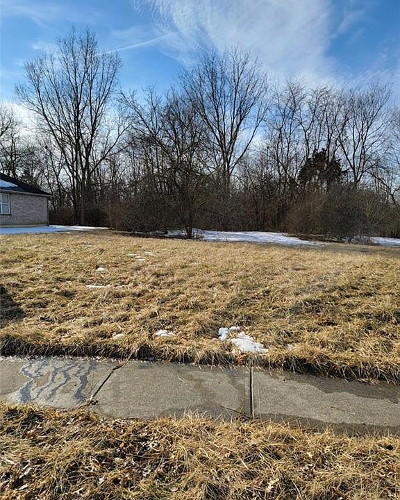 2nd image of 795 Tamarack Ct