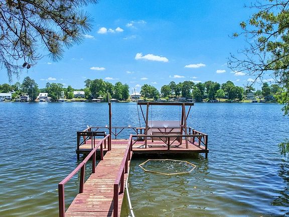 3rd image of 614 Lakeshore Dr