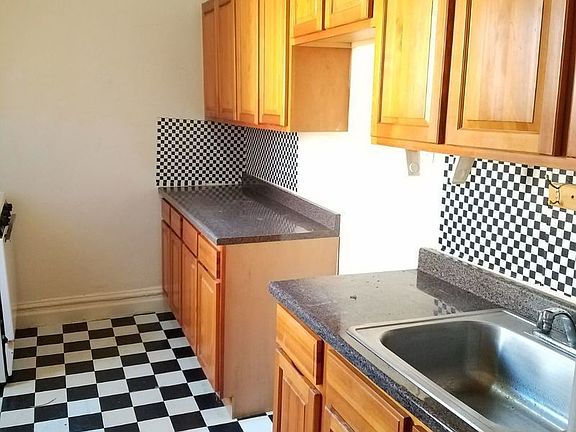 5th image of 883 Franklin Ave APT 1D