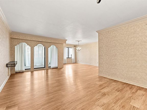 5th image of 307 S Dithridge St APT 505