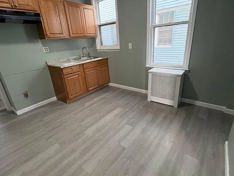 556 S Clinton St #1 — Photo 6