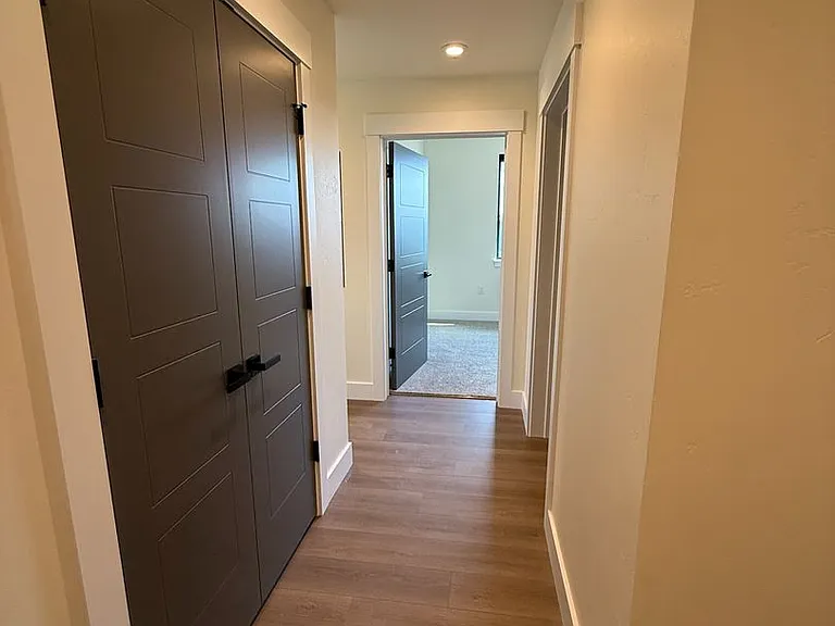702 Victory Ln — Photo 40