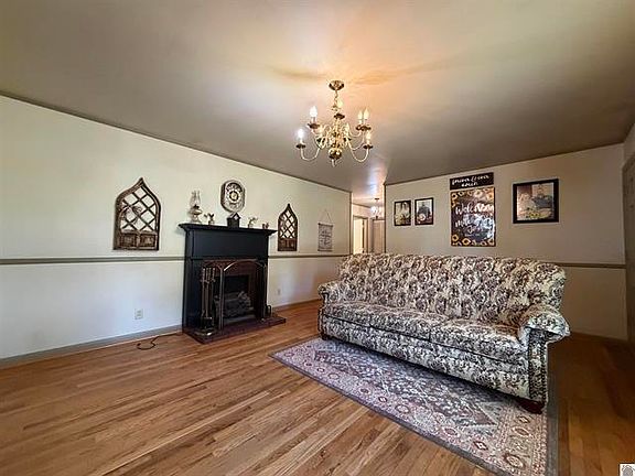 3rd image of 1560 Dawson Rd