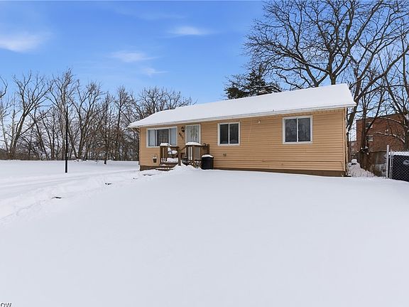 3rd image of 4011 Crest Dr
