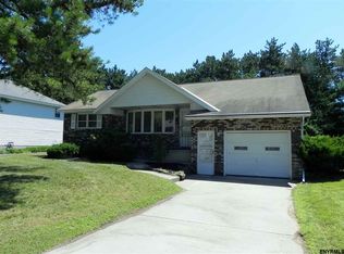 1021 Saint Lucille Dr, Schenectady, NY 12306