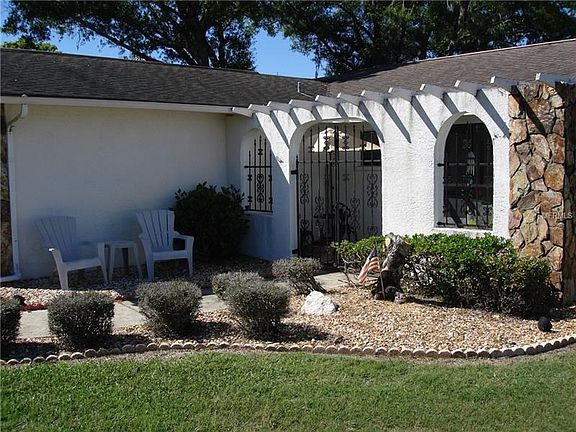 LOVELY FRONT SITTING AREA