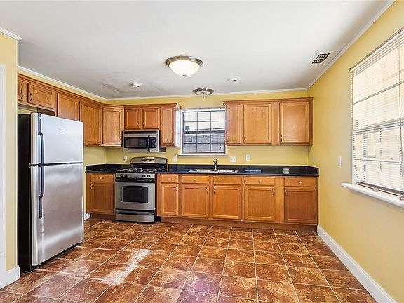 4th image of 9301 Forshey St