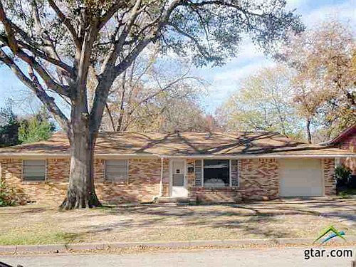 2nd image of 1520 Lenora Ave