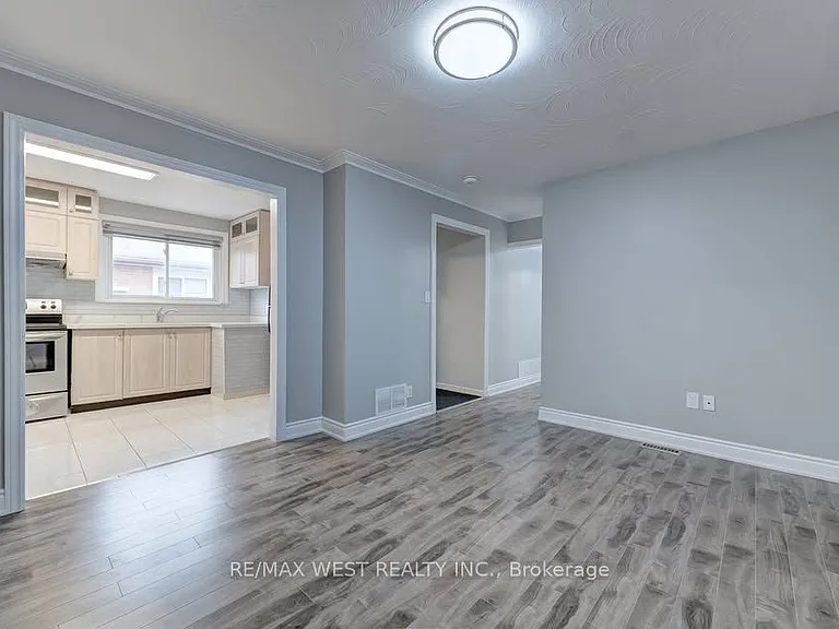 16 Hasbrooke Dr #MAIN LVL — Photo 4
