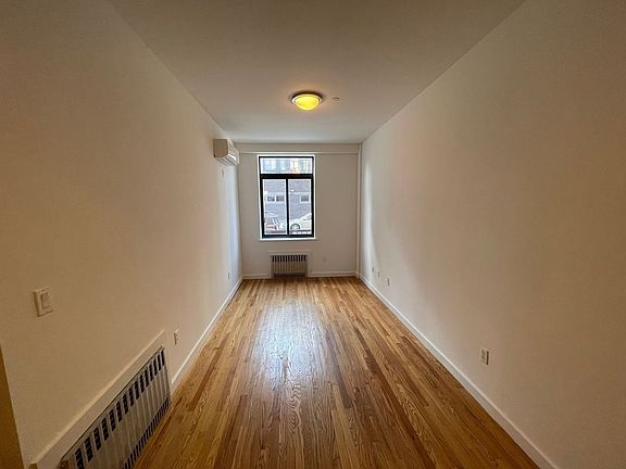 5th image of 502 Leonard St APT 1F