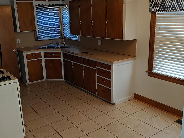 251 Plymouth Ave NE — Photo 5