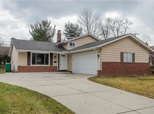 16210 S Glenn Dr, Maple Heights, OH