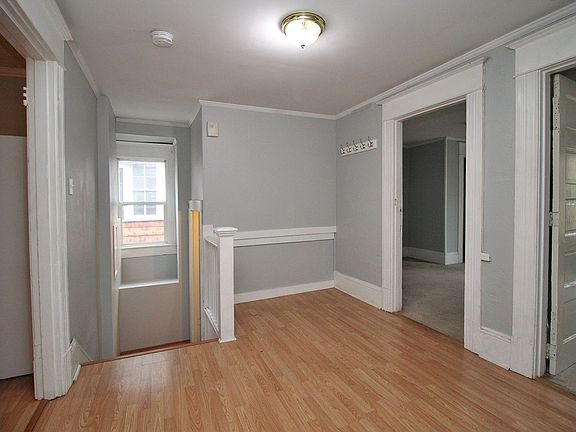 4th image of 4028-4030 NE Garfield Ave #4028