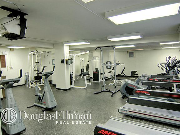 4th image of 245 E 63rd St APT 20G