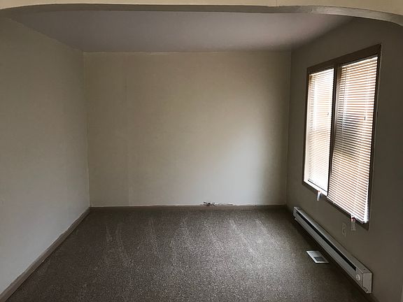 3rd image of 7752 Newland Ave