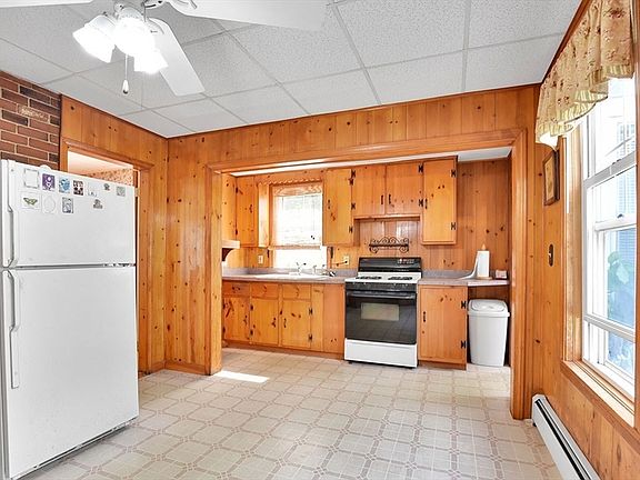 3rd image of 105 Beech St