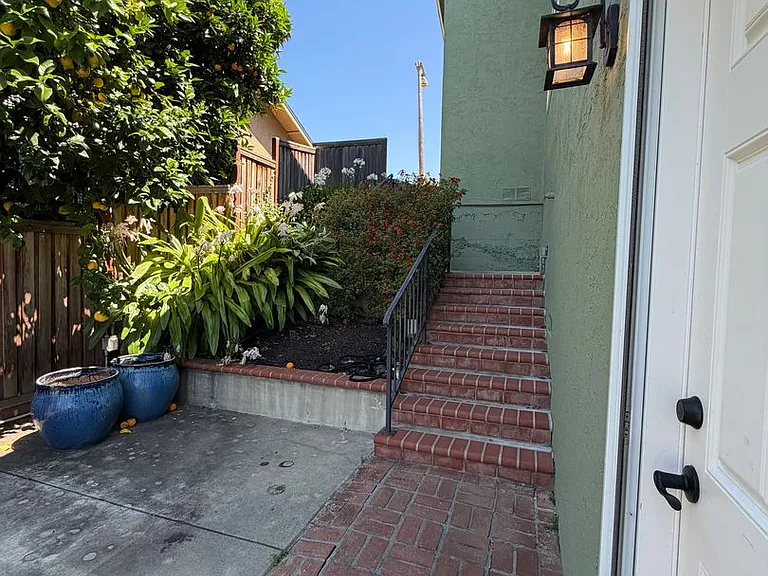 1220 Monte Vista Ct #B — Photo 2