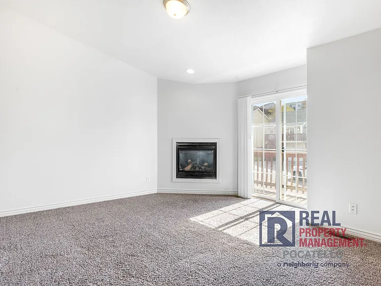 295 La Valle Strada — Photo 9