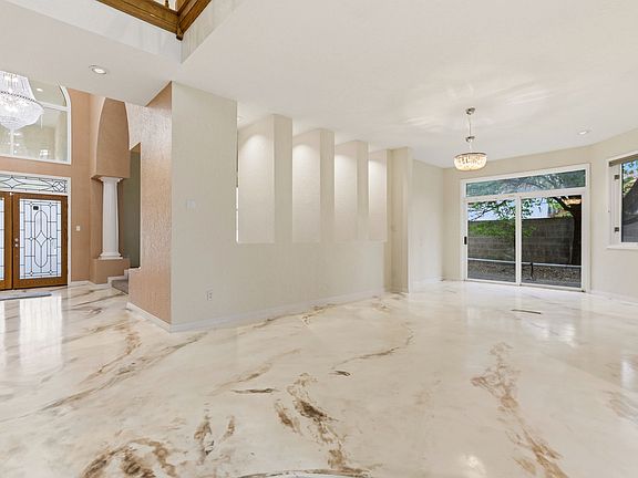 5th image of 9706 Tanoan Dr NE