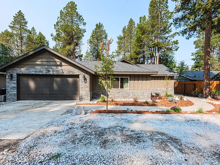 1090 Fairway Ave — Photo 44