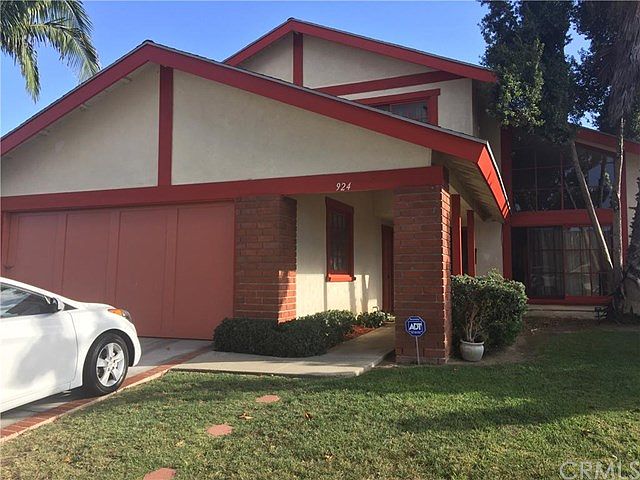 1st image of 924 Oakhorne Dr