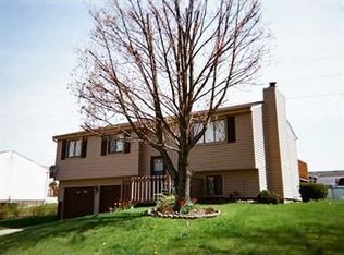 685 Moon Ridge Dr, Freedom, PA 15042