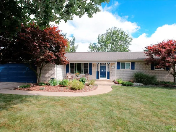 11429 S Crestline Dr, Washington, MI 48095