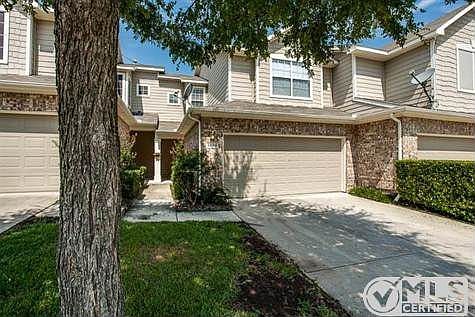 3rd image of 9865 Castlewood Dr