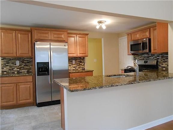 3rd image of 66 Continental Dr