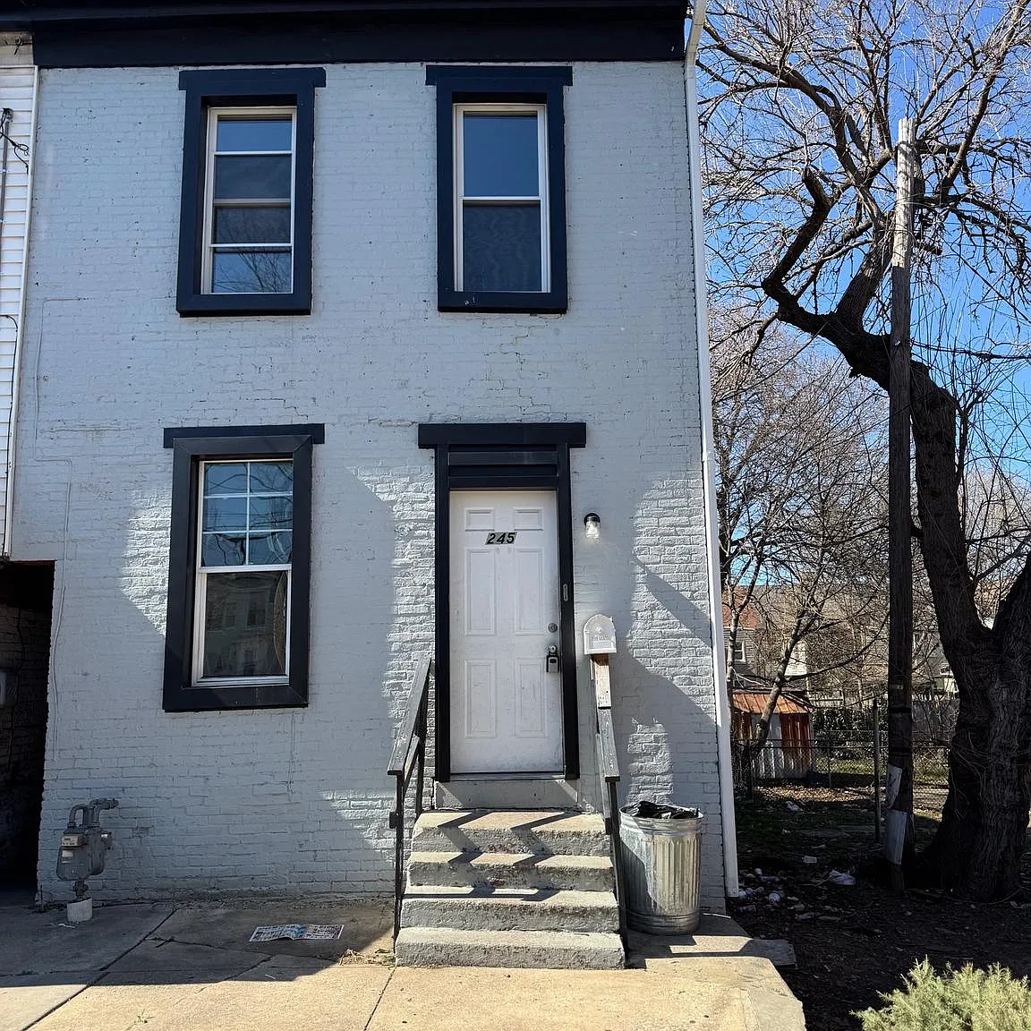 2 bed, 1.0 bath, 1240 sqft, $1,100 — Photo 1