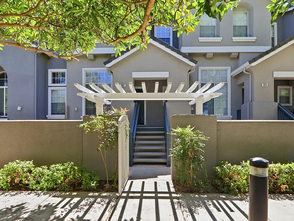 907 Brunetti Ct