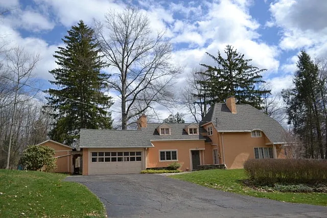 362 Rustic Ave photo 1