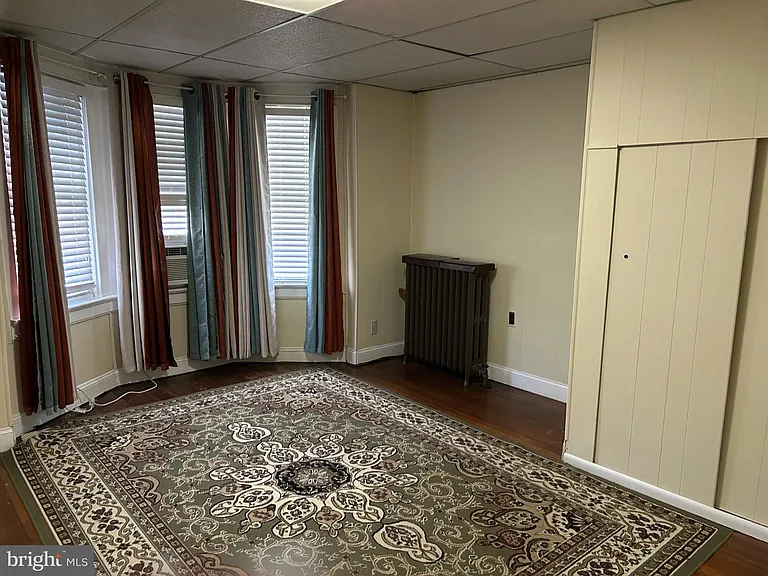 1049 Genesee St — Photo 11