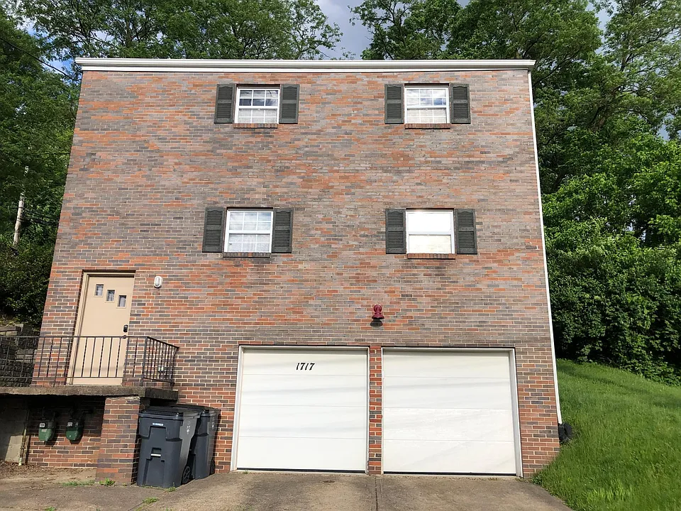 1717 Main St #1