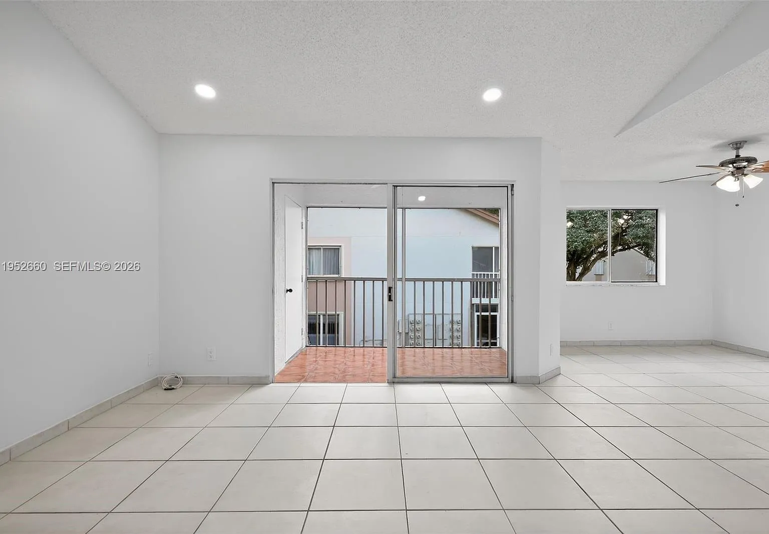 1 bed, 978 sqft, $2,150 — Photo 3
