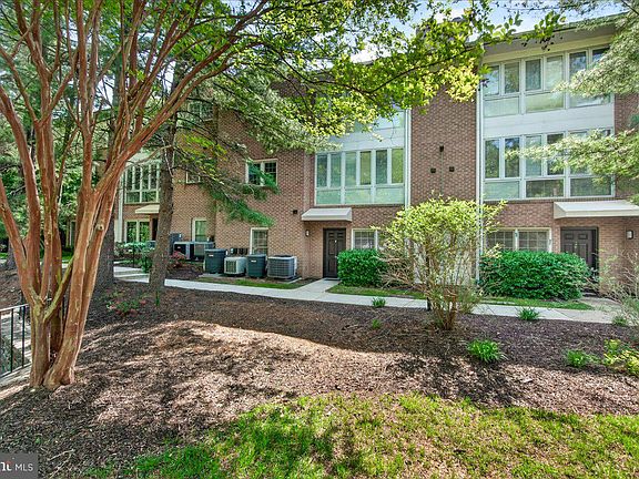 4th image of 5700 Brewer House Cir #T3-11