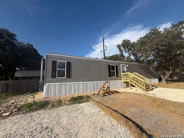 2 bed, 2.0 bath, 820 sqft, $1,300 — Photo 2