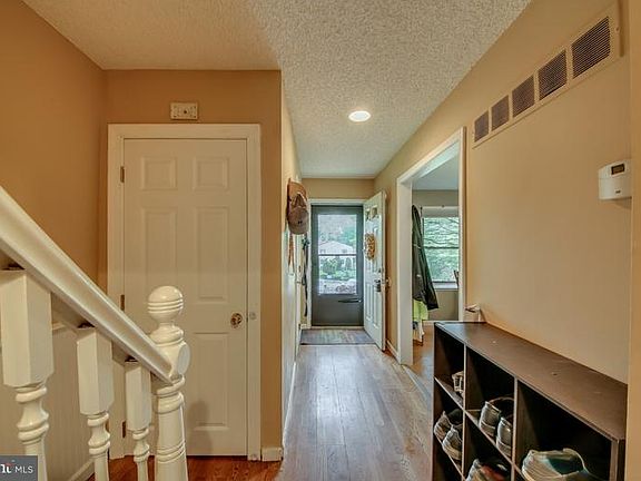 5th image of 135 Bishops Dr