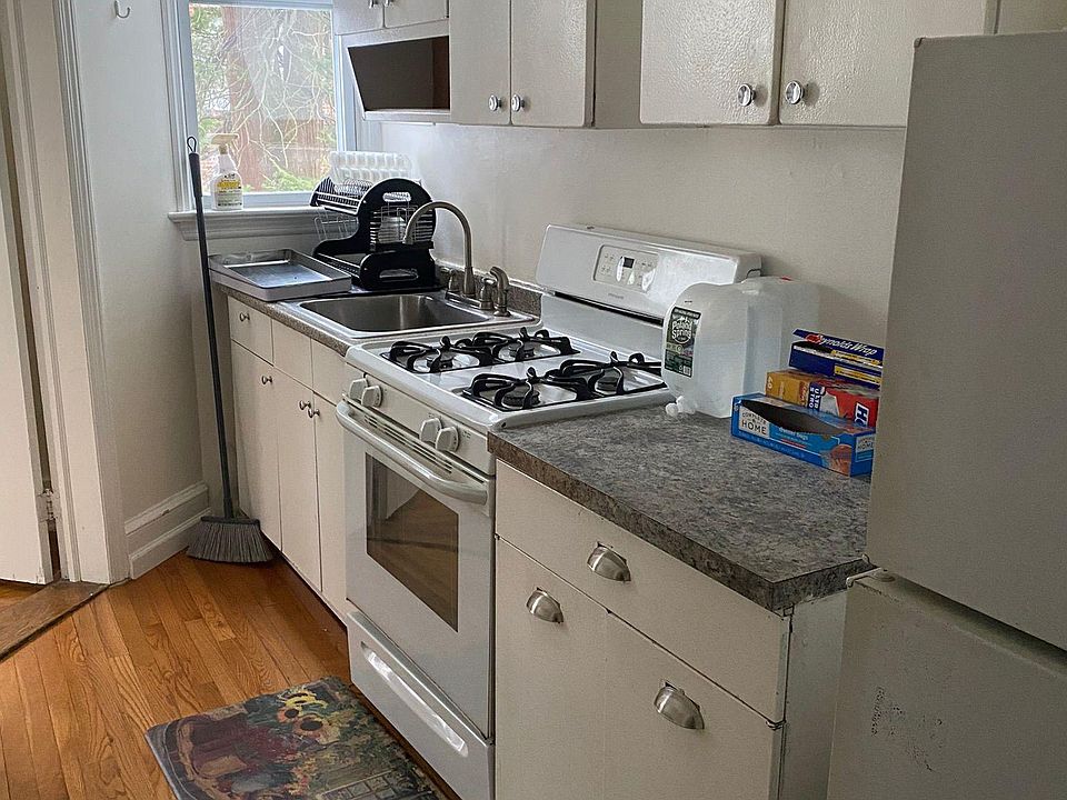 1st image of 132 N Broadway APT 1SE