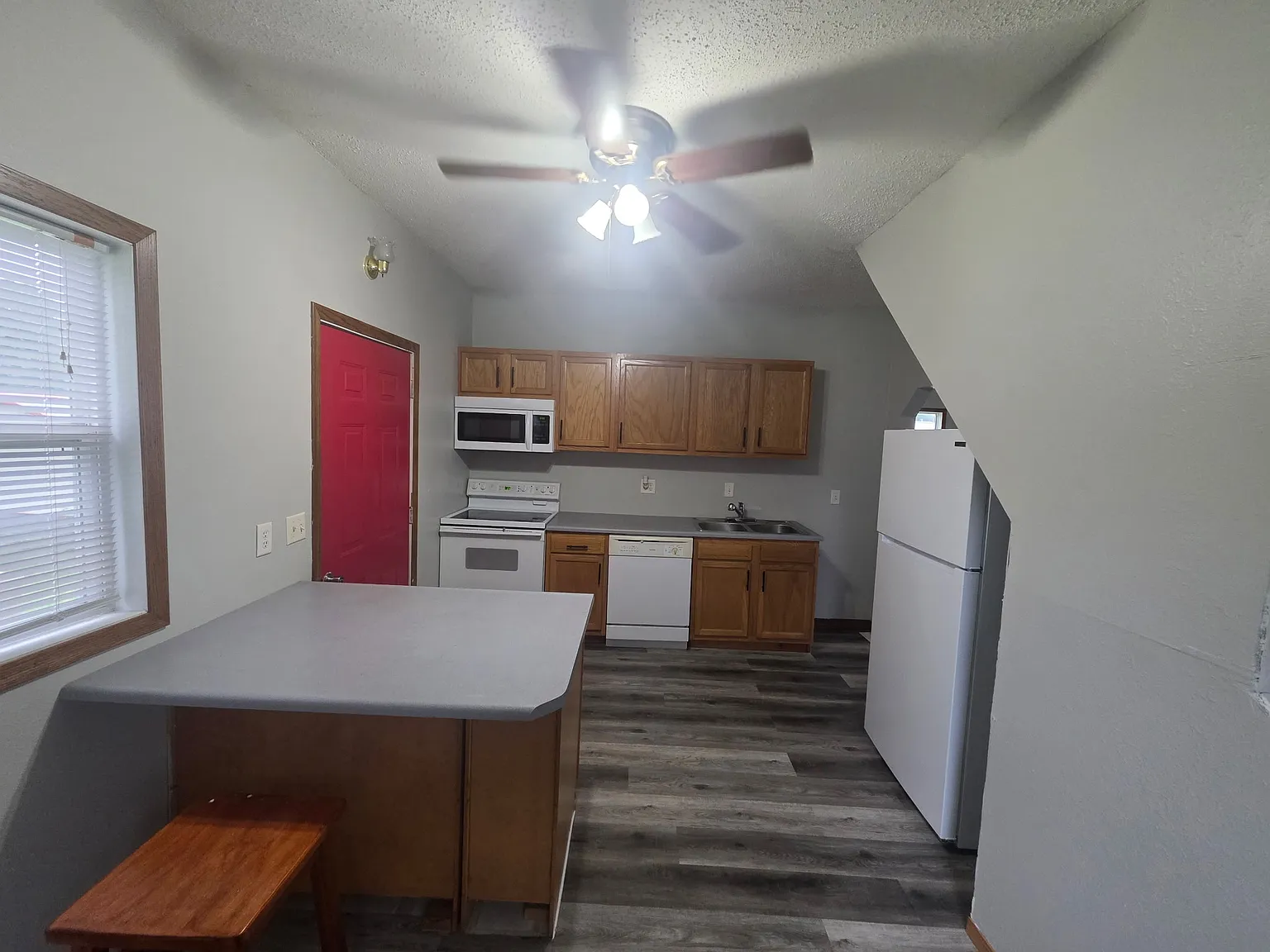 2 bed, 1056 sqft, $1,295 — Photo 2
