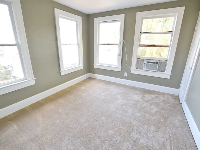 109 James Ave #B — Photo 5
