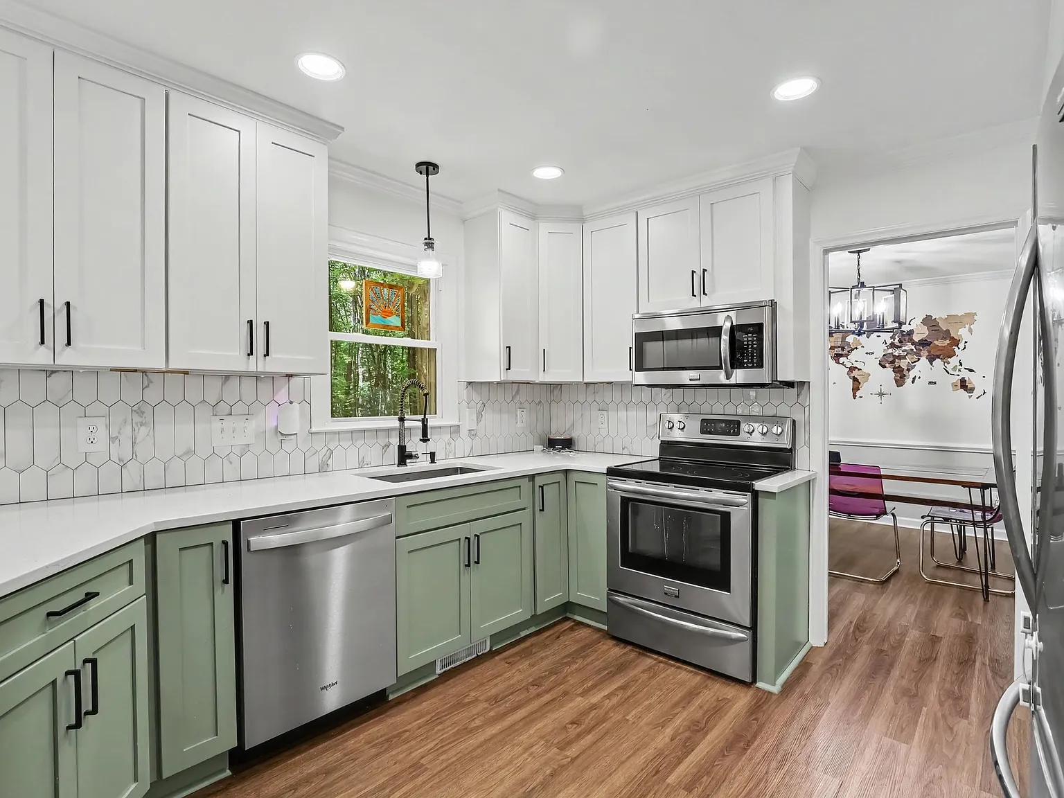 3 bed, 2.5 bath, 2370 sqft, $3,200 — Photo 1