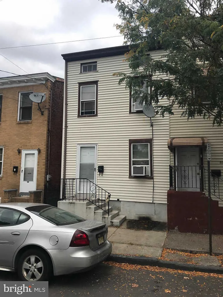 514 Lamberton St photo 1