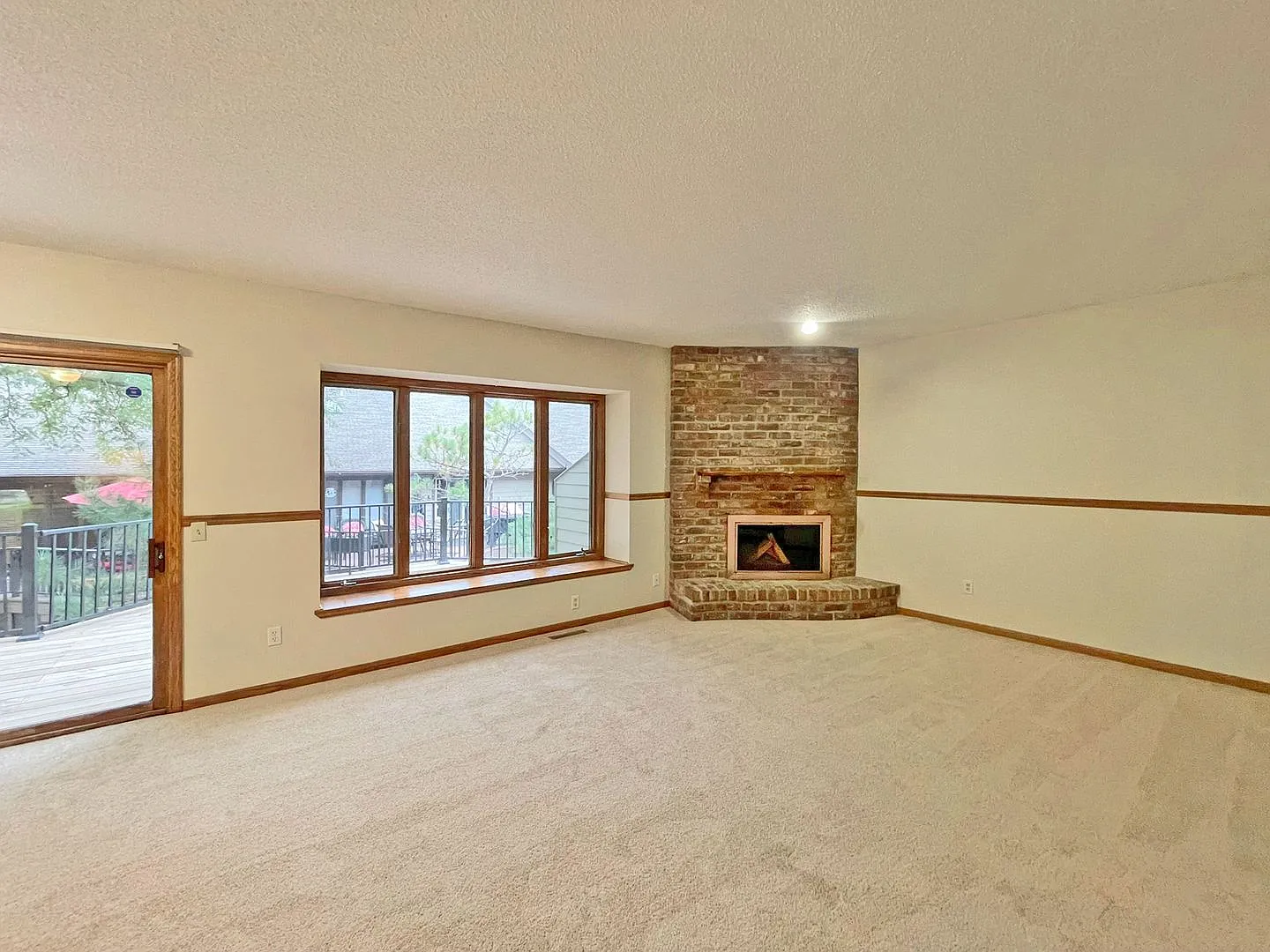 Big Beautiful End Unit Townhome, Fireplace, Vaulted Primary Suite, 2nd Primary Suite Lower Level,... — Photo 2