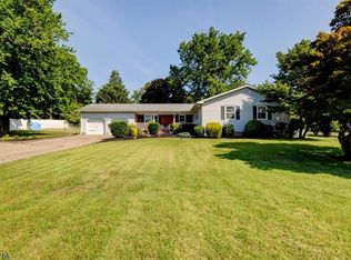 11 Glory Rd, Lebanon, NJ 08833